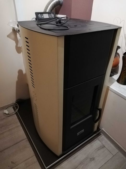 Пелети "Аlexander les Premium" и камина "Burnit Comfort 23" (на части)