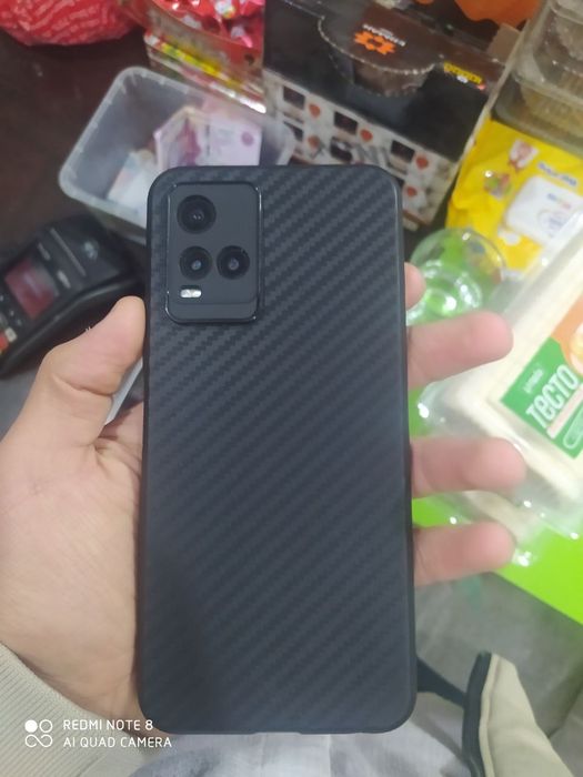 Vivo y33s holati yaaxsi