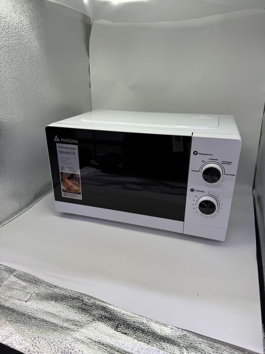 микраволновка Manga M20W7008-W