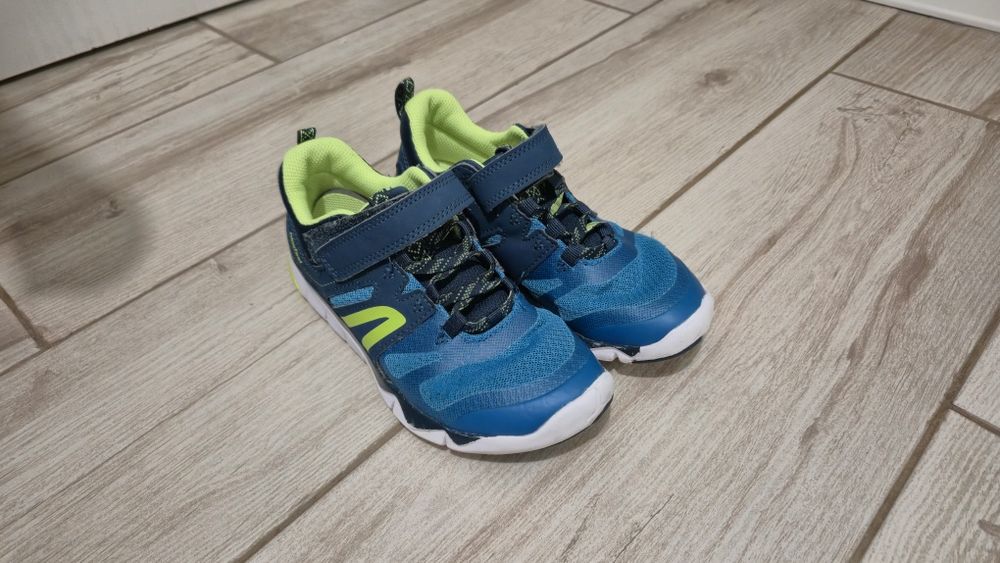 Adidasi Dechatlon copii mărimea 32