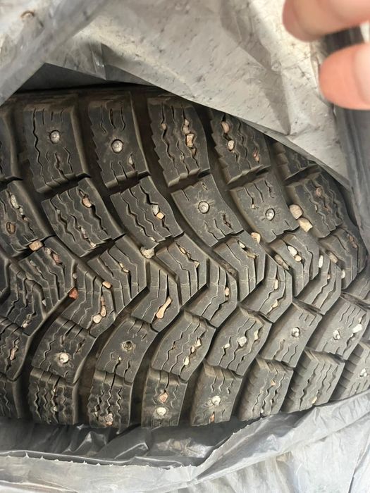 Продам Зимний шыны Michelin 215/60/16