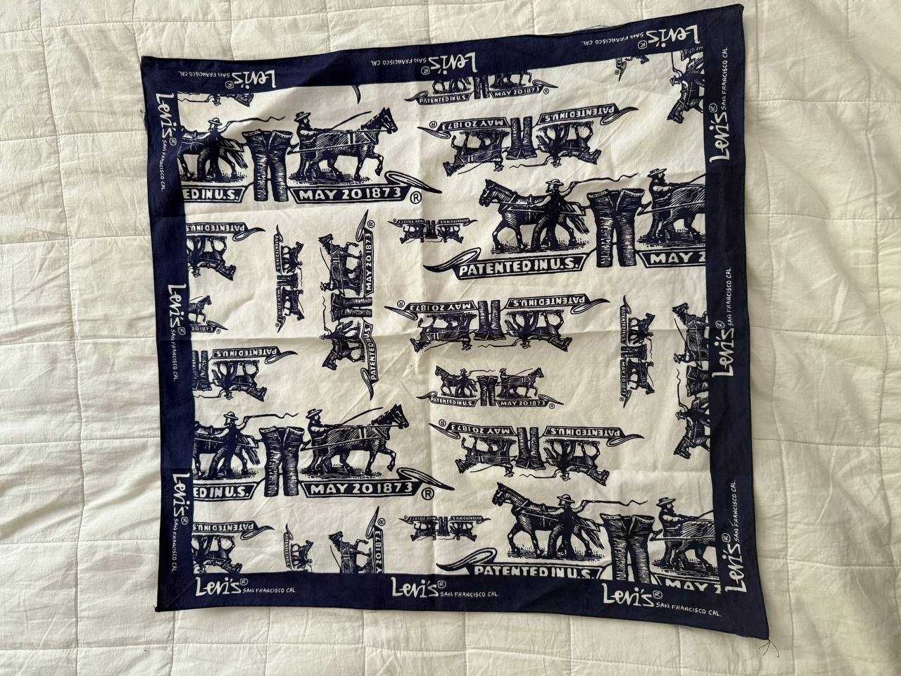 Платок Levis, классика