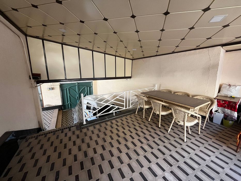 Чирчик шахрида ховли сотилади.