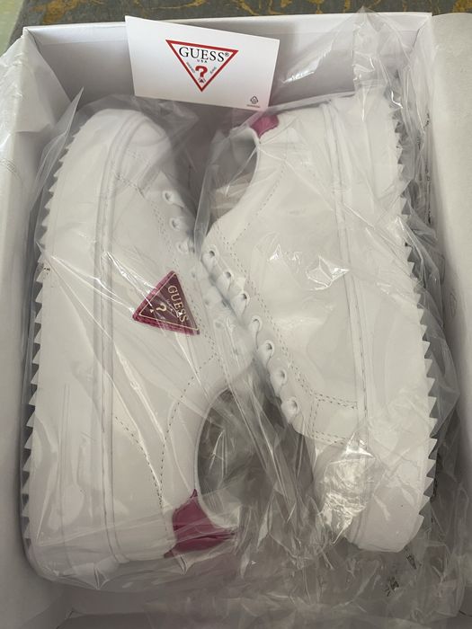Adidasi Guess albi