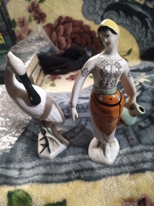 2 statuete de portelan anul 1980