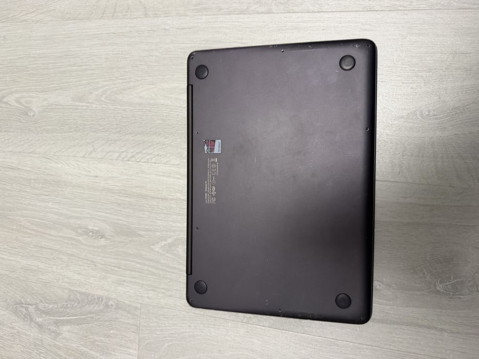 Leptop ASUS UX305C