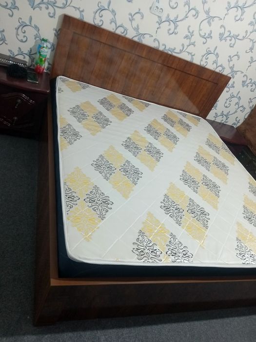 Двуспальная кровать идеальном состоянии