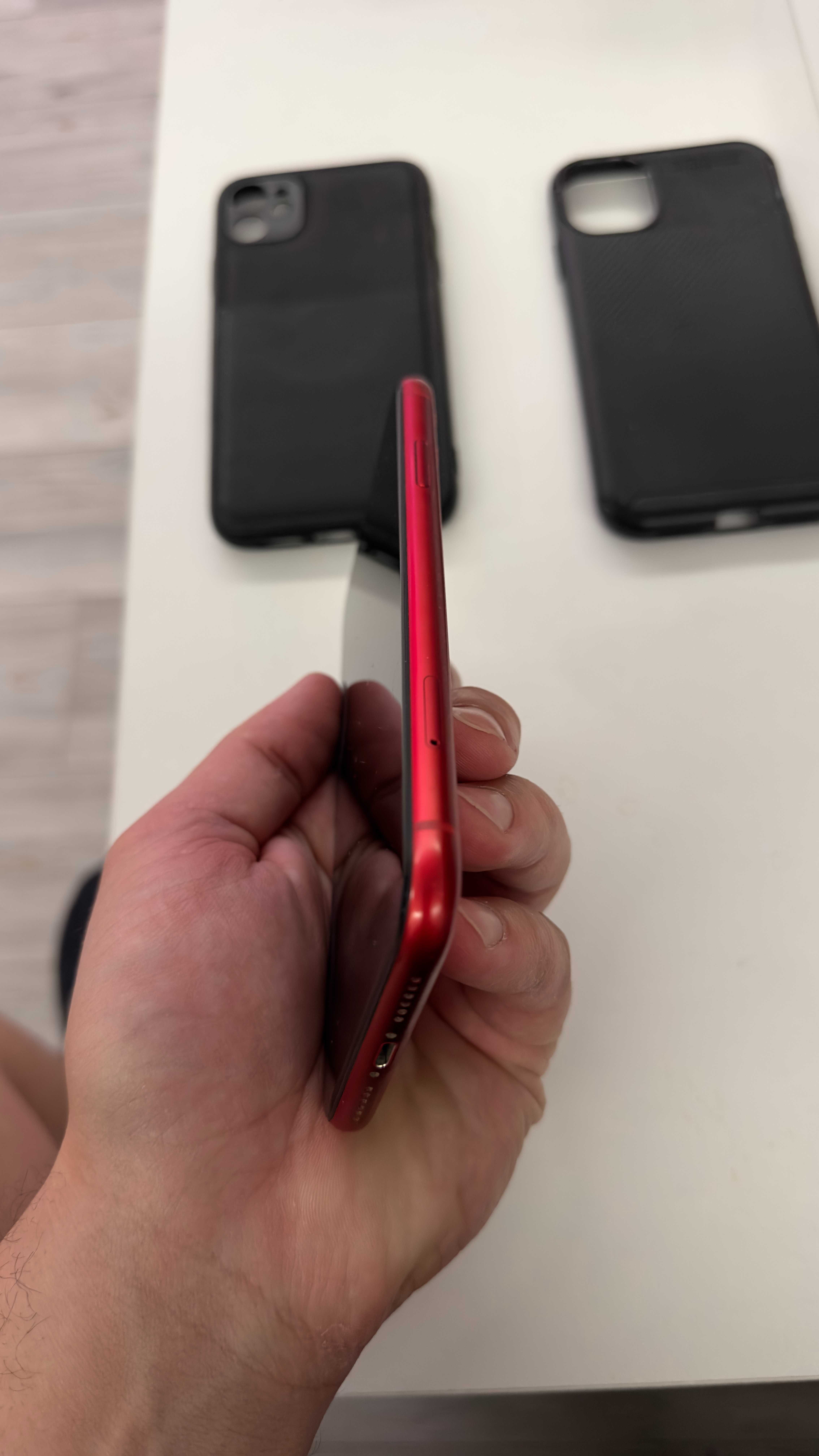 Iphone 11 червен