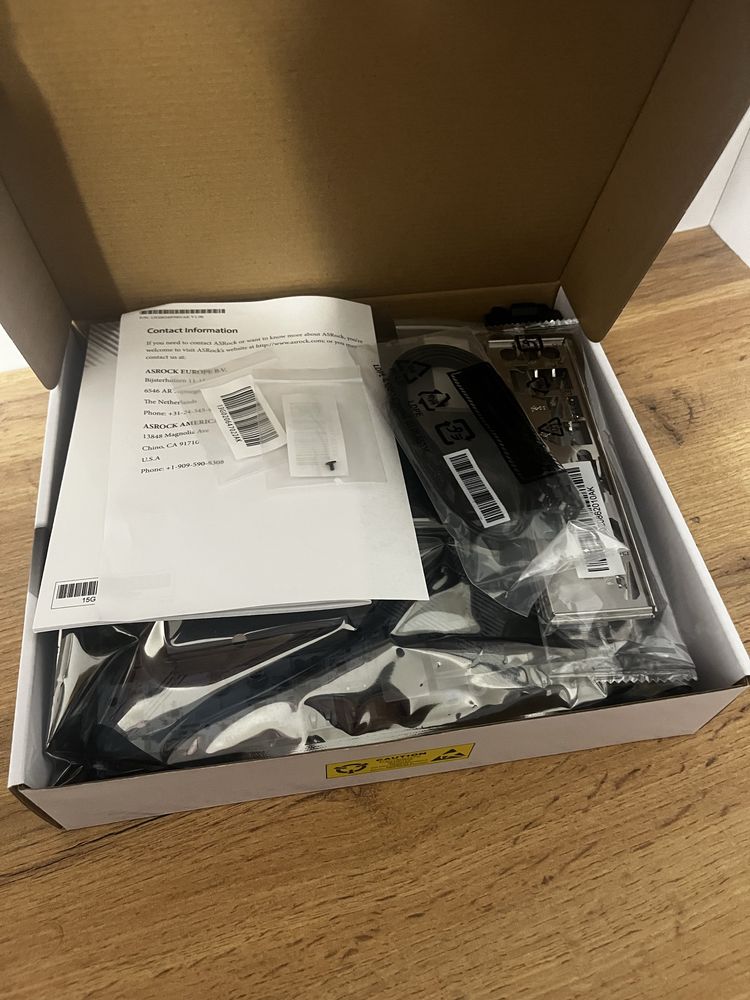 ЧИСТО НОВИ! Дънна платка ASRock B760M-HDV/M.2 + Intel core I3-12100f