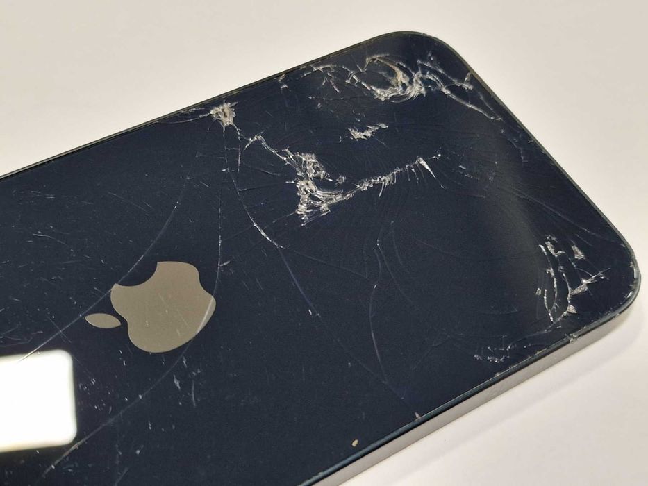 Apple iPhone 13 128GB / 88% / счупен гръб