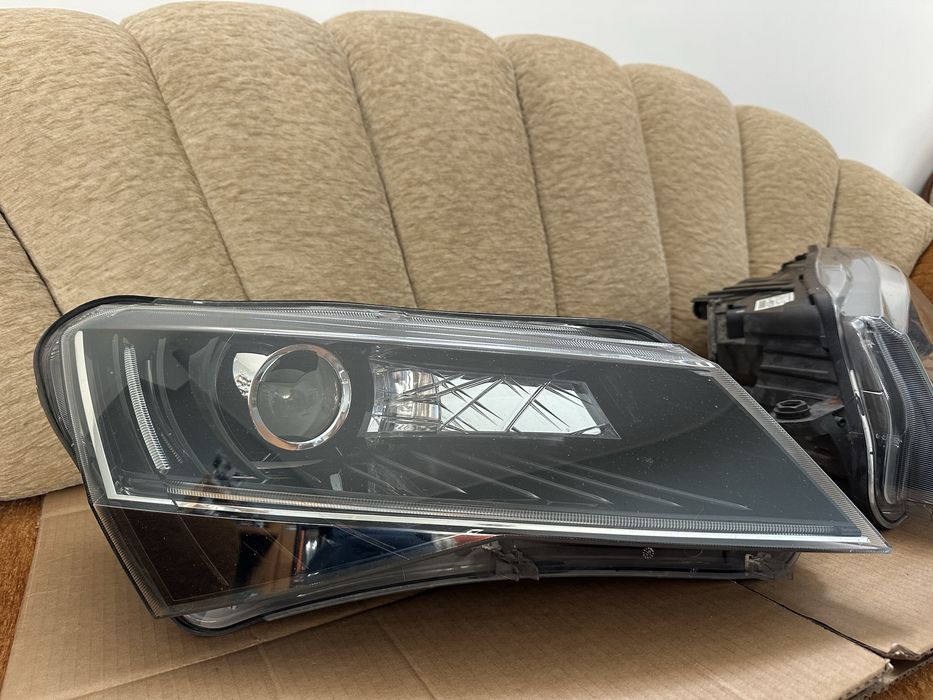 Faruri, Far stanga / Far dreapta Skoda Superb 3V 2015-2020