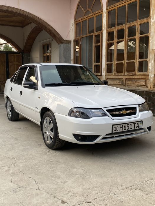 Nexia 2  1.6 sotiladi