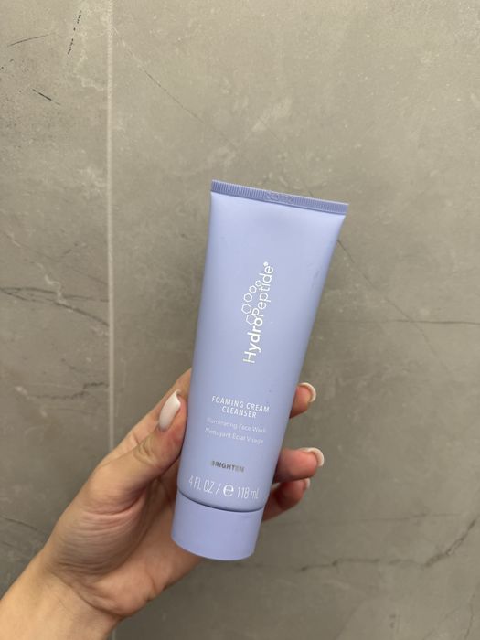 Озаряващ почистващ крем hydroPeptide