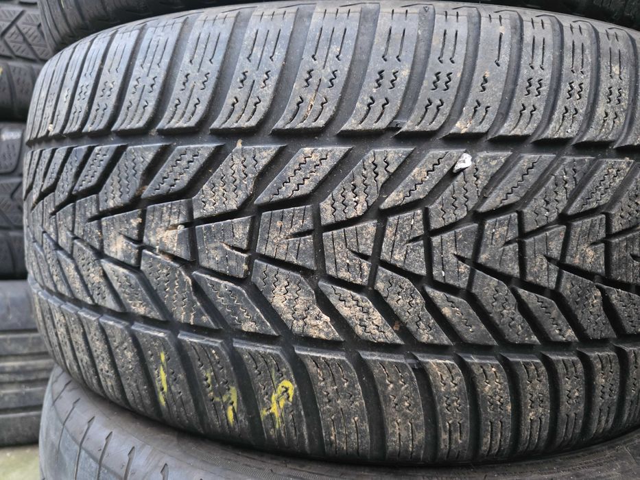 2бр Зимни гуми 235 35 20 - Hankook