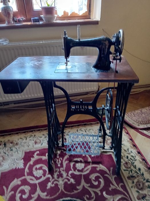 Masina de cusut manuala