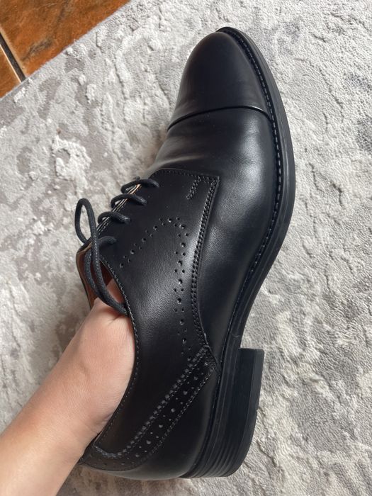 Vand pantofi de piele