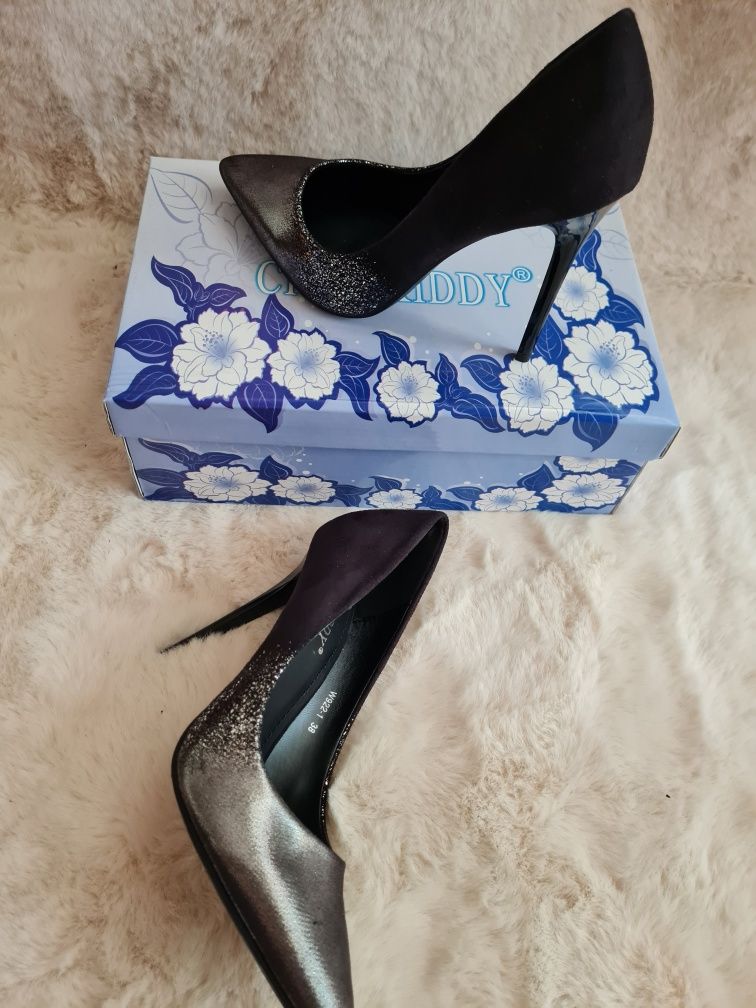 Pantofi stiletto