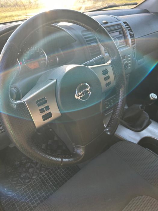 Nissan pathfinder.   Nv
