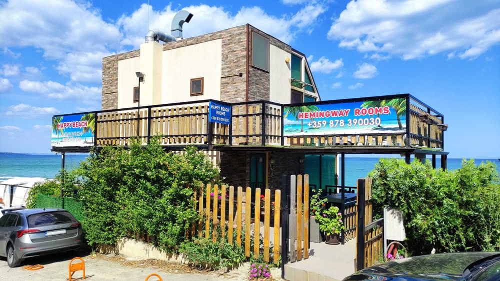 Нова Година или Коледа в къща с ресторант на плажа.