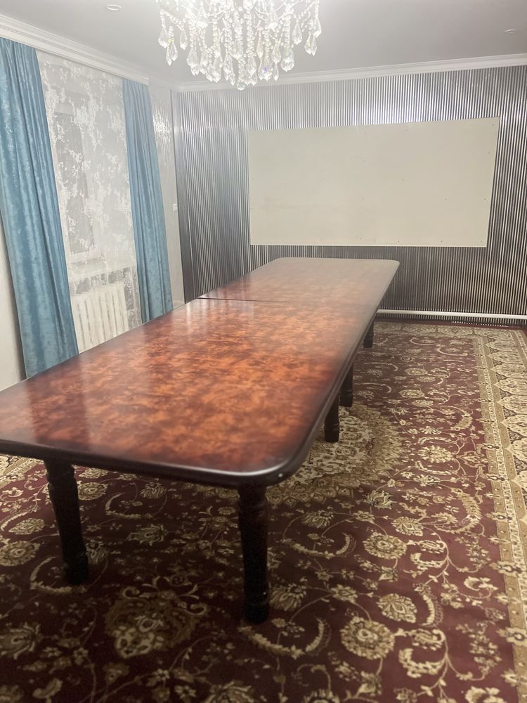 Продаётся гостиный стол