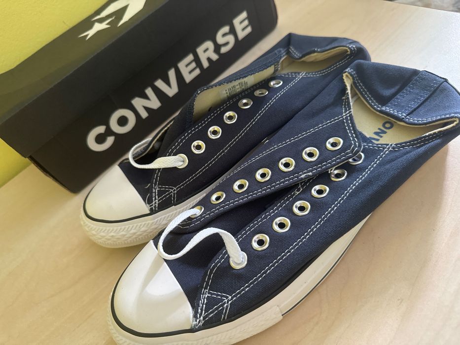 Teniși Converse All Star,negrii nr 44,sunt noi cu șireturi albe 250lei