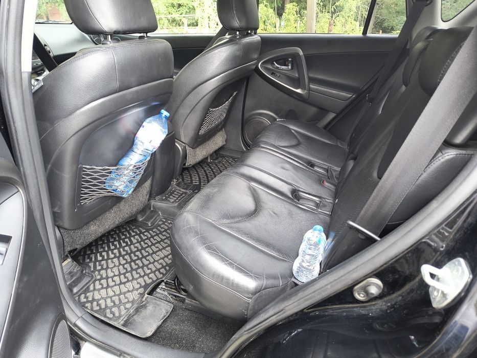 Продавам Toyota Rav 4