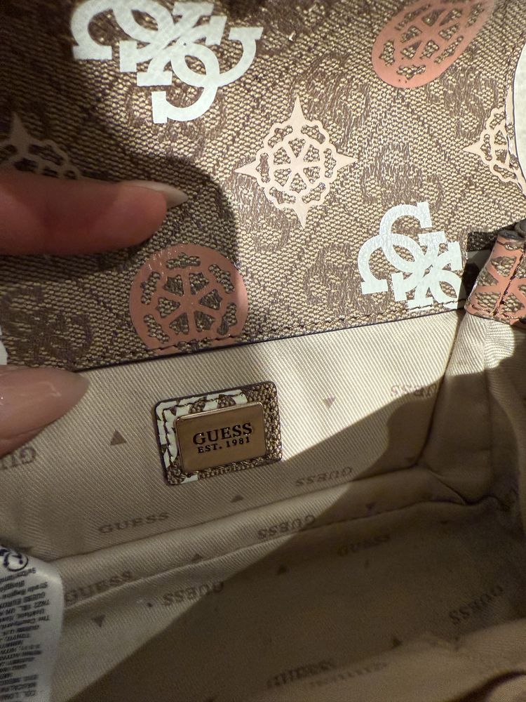 Клатчи и сумка Guess
