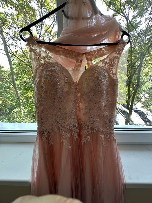 Vând rochii de seara