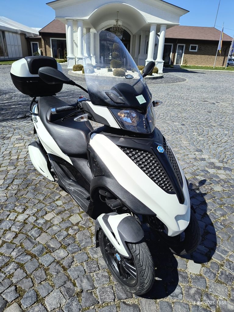 Vând schimb Piaggio mp3 Yourban LT-3 roti /300cm/23Cp-Se conduce cu B