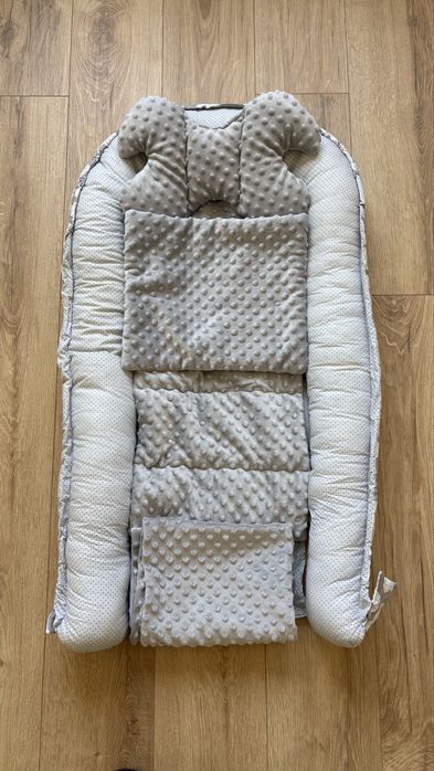Cosulet pentru bebelusi cu accesori ( baby nest)