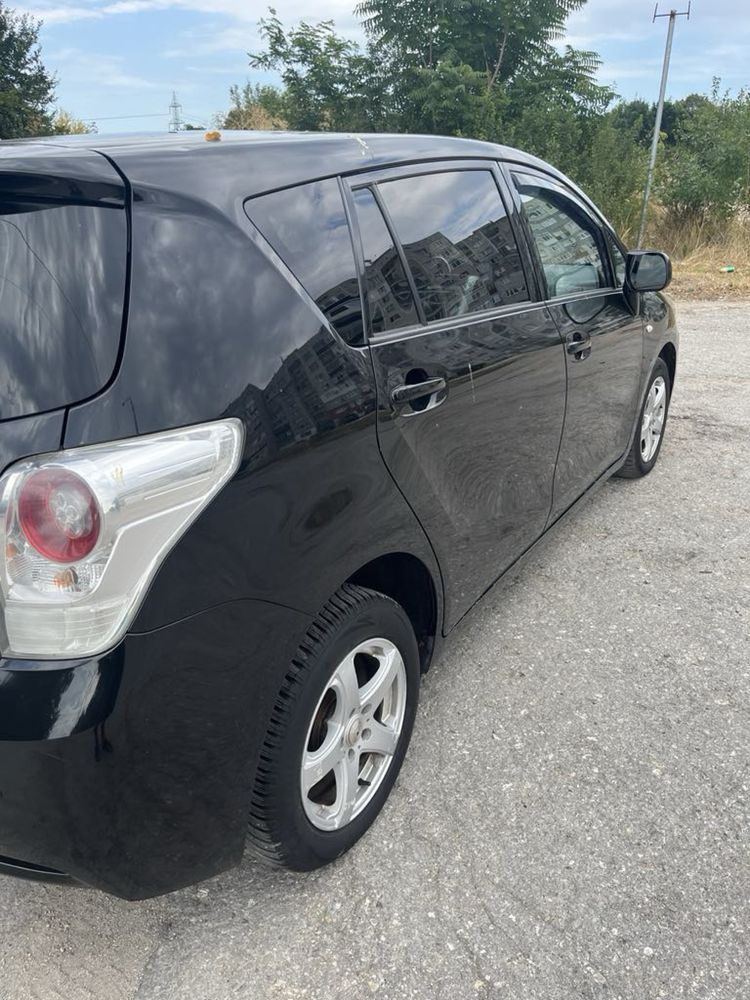 Toyota Corolla Verso 2011 г. - 126 к.с.