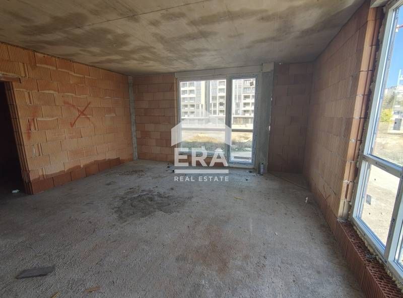 Тристаен просторен апартамент за продажба, в новострояща се сграда, кв