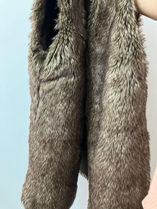 Пухен елек С/М размер не е носена изглежда като ново