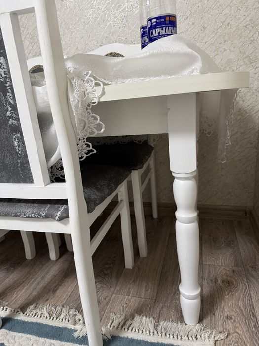 Стол со стульями