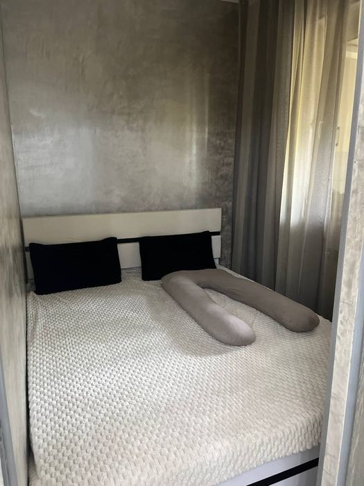 Продается квартира однокомнатная переделанная в двух комнатную