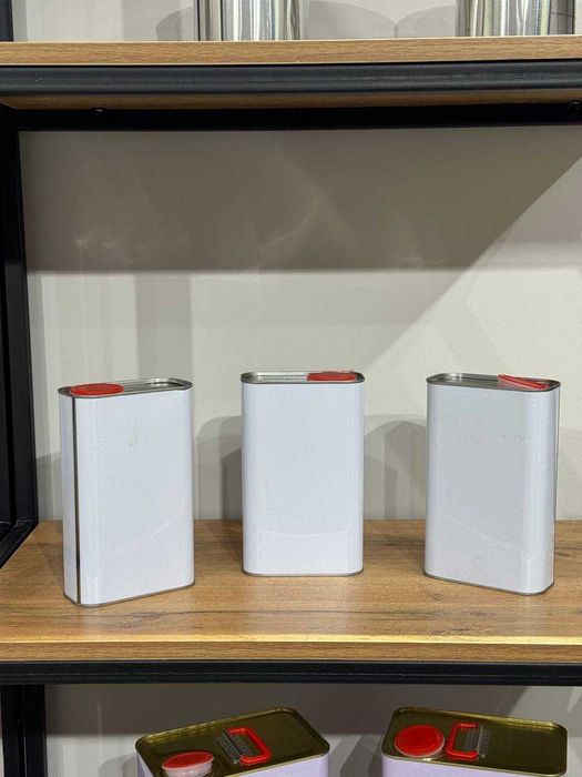 Металические банки и ведра для масла и краски