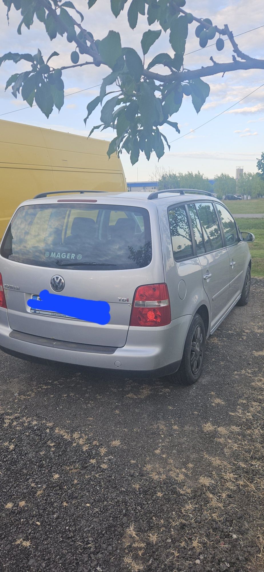 Vând Volkswagen Touran 1.9 diesel 
N