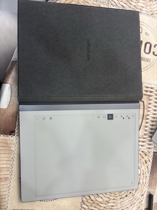 Tabletă reMarkable cu stylus, husă și încărcător stare excelentă