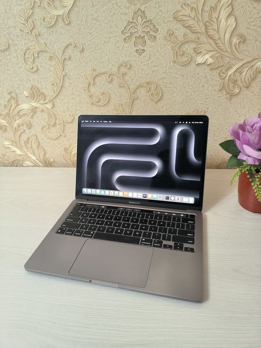 Apple Macbook  M2 Pro