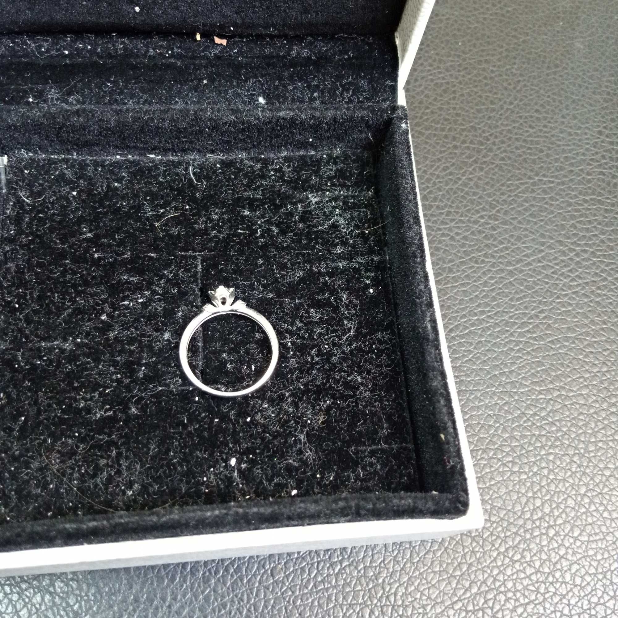 Кольцо с бриллиантом. Помолвочное кольцо. Кольцо для предложения