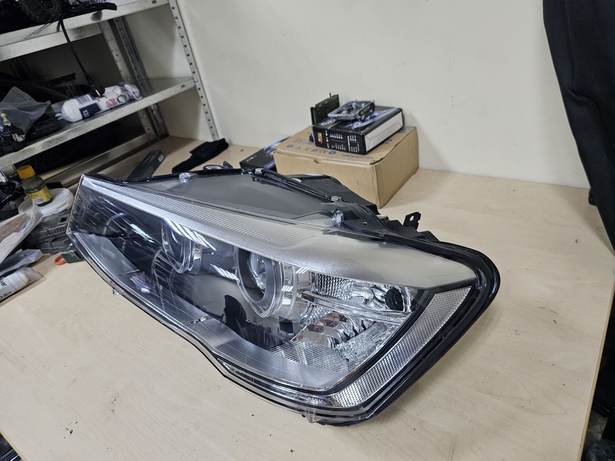 Ляв фар BMW X3 F25 lqv far бмв х3 ф25 незавиващ