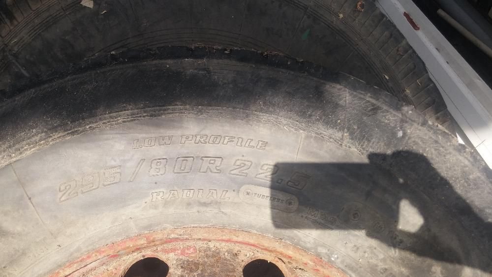 Джанта с гума 295 80R22.5 от мерцедес