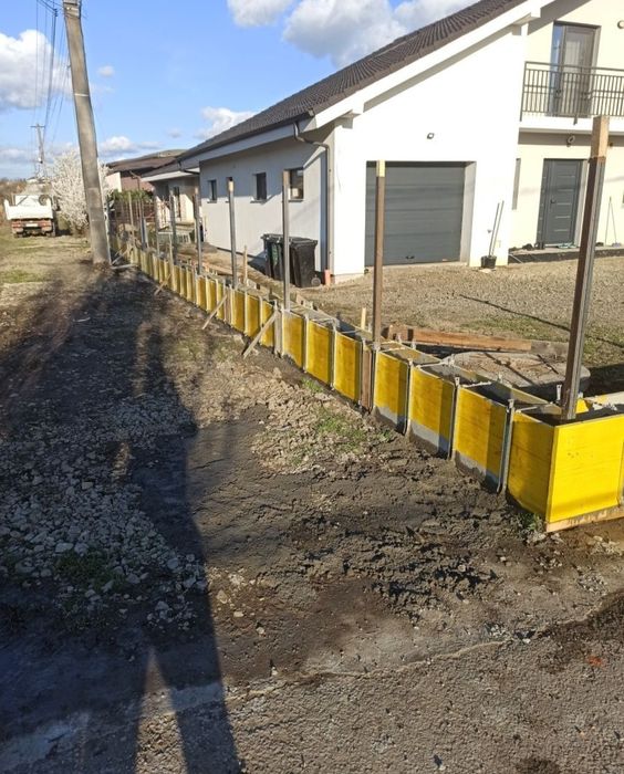 Vând garduri și porți detalii la telefon