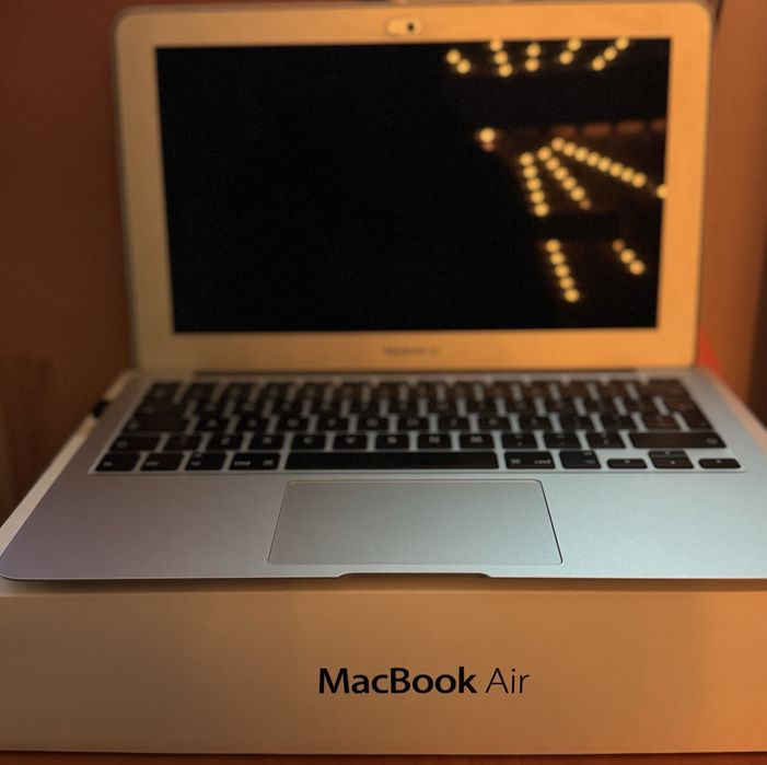 Macbook Air (11 inch early 2014)