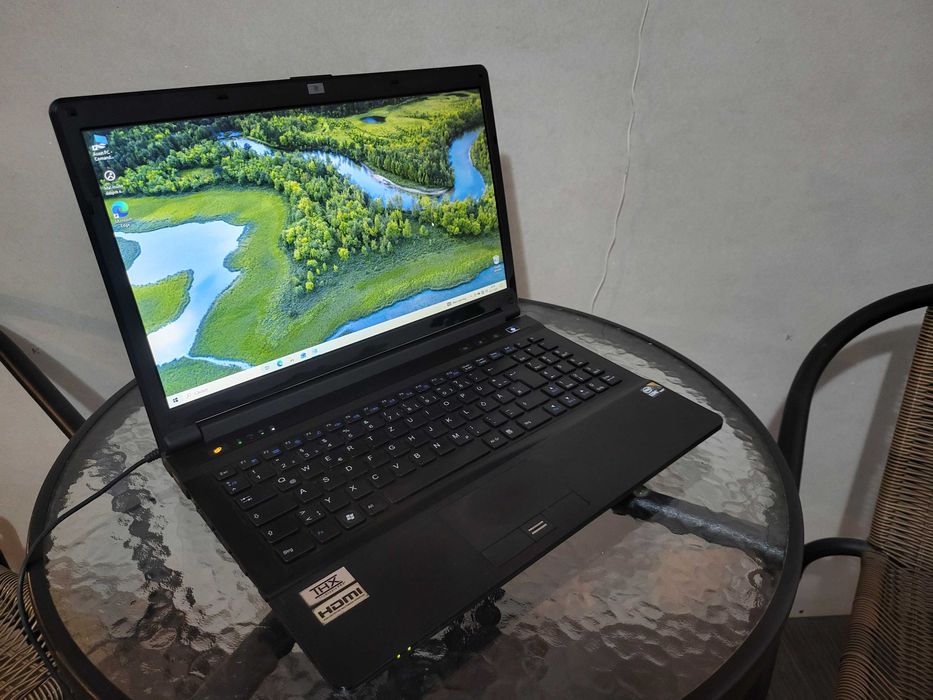 Okazie Laptop XMG (Gaming) cu i7+ 16Gb Ram si SSHD 1TB la 900lei