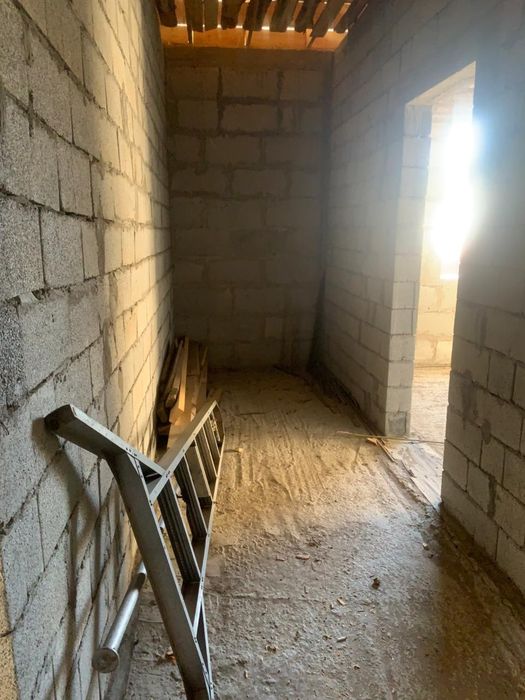 Продам дом  недостроенный