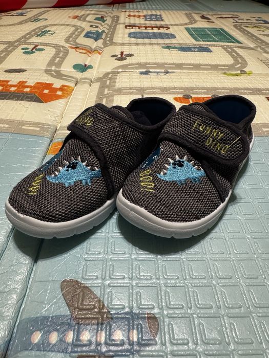 Incaltaminte interior doua perechi