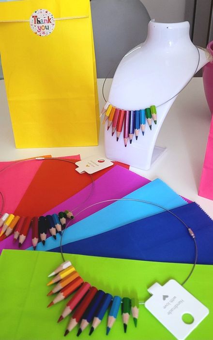 Colier creioane colorate