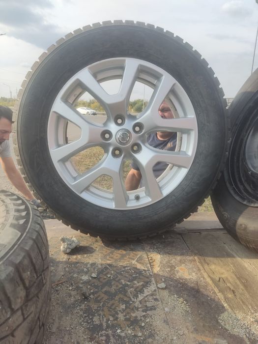 Продам шины с дисками б/у