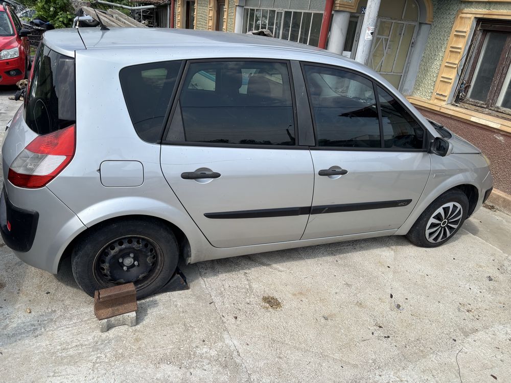 Vand piese si accesorii renault scenic 2 1.5 dci (motor la proba)
